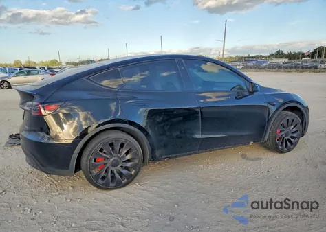 2024 Tesla Model Y z USA, uszkodzony, nr VIN 7SAYGDEF0RF020074